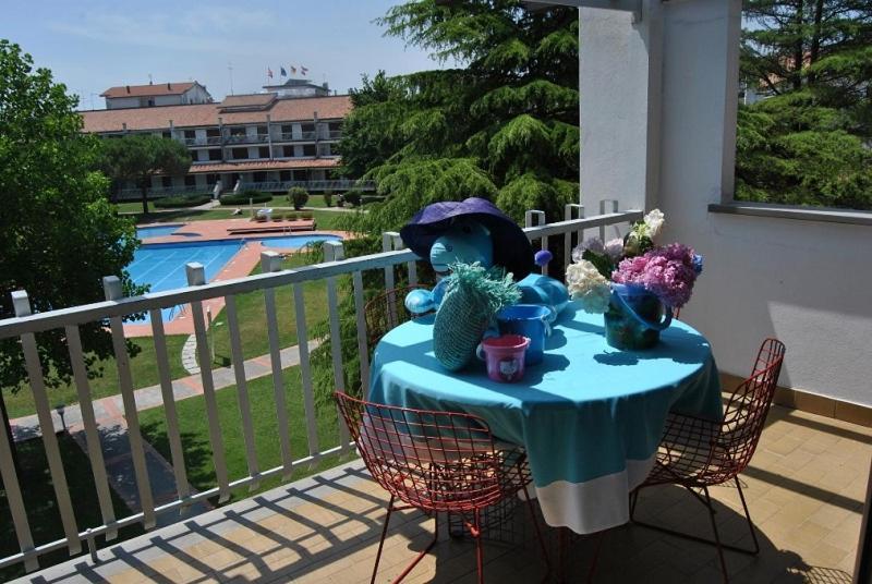 Residence Selenis Bilocale Vista Piscina - Agenzia Cocal Caorle Buitenkant foto